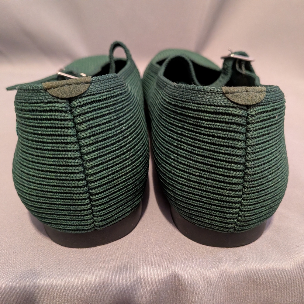Vivaia Women's Classic Green Flats Size 10 - Picture 9 of 9